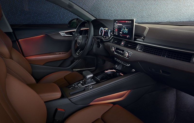 Sporty driving experience: driving dynamics and motor